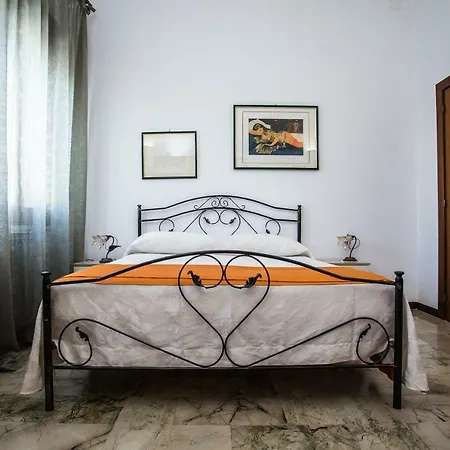 La Porta Di Mare Bed and Breakfast