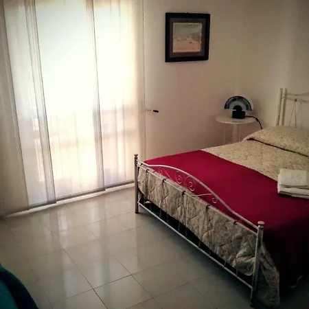 La Porta Di Mare Bed and Breakfast